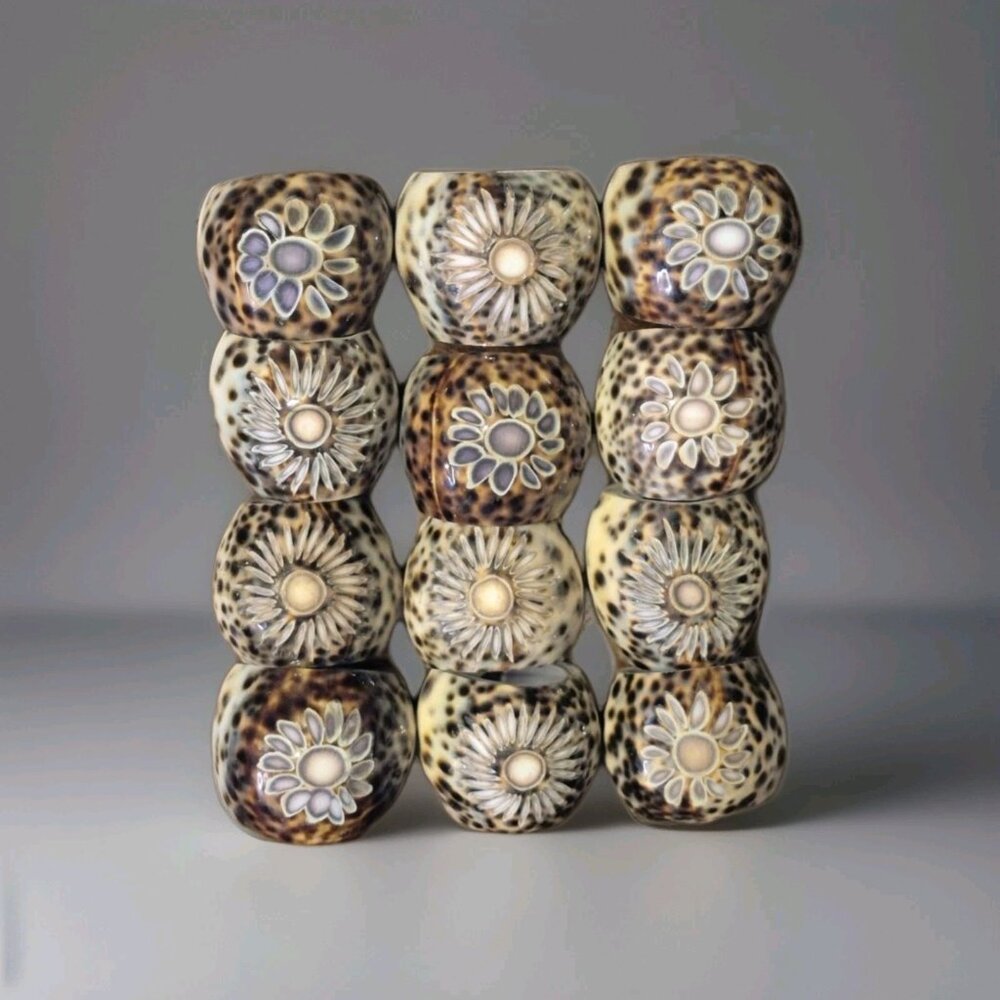 Set Of (12) 1iger Leopard Cowrie Shell Starburst Hand Carved Napkin Rings - Picture 2 of 9